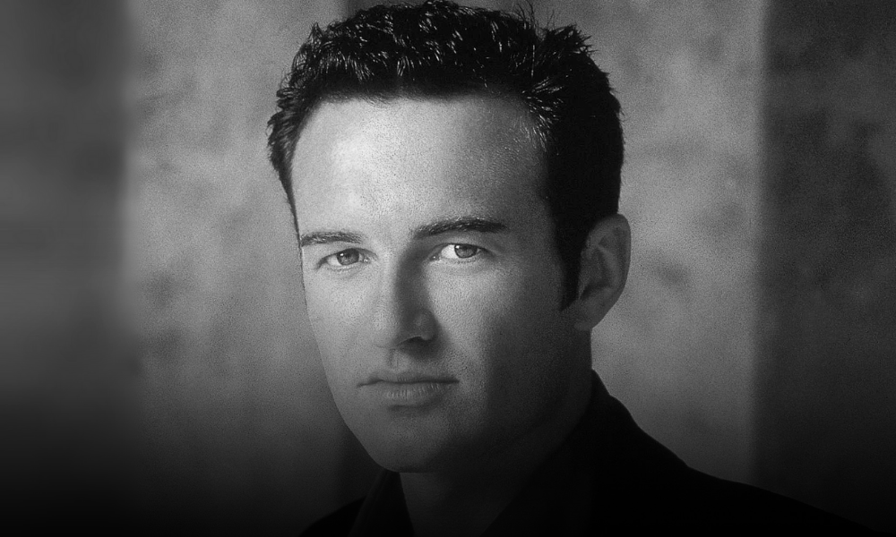 Fallece Julian McMahon