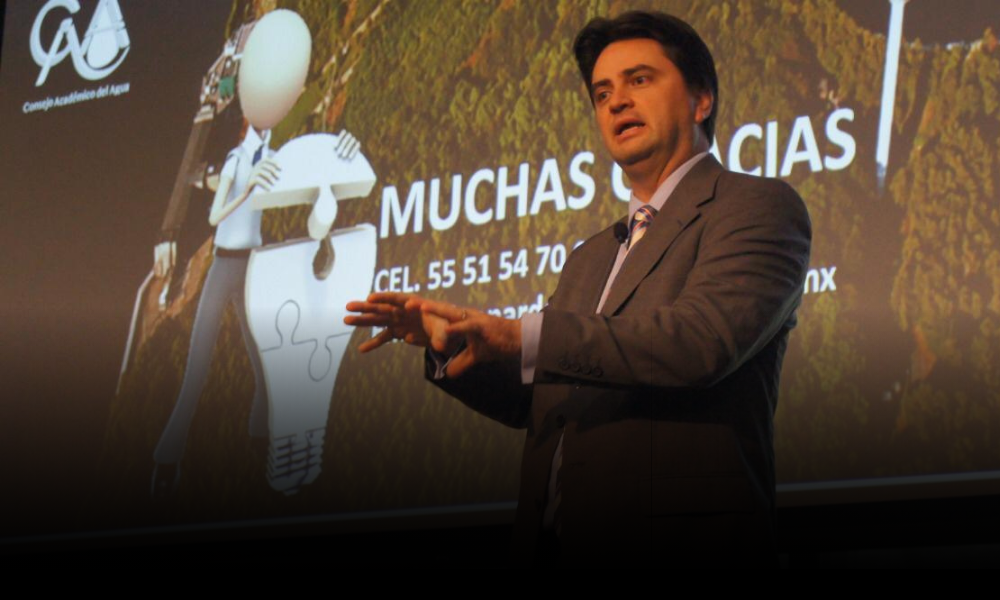 Dr. Leonardo de Jesús Ramos Gutiérrez recibe el Premio “Raúl Sandoval Landázuri” por parte del CICM