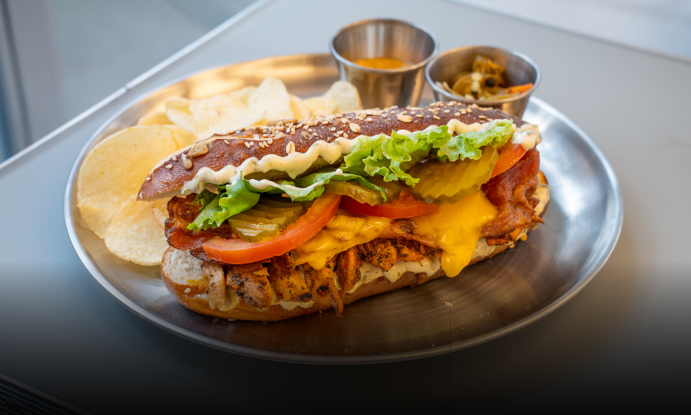 La Roma estrena rugido: así es Feroz, la bretzelería que reinventa el sándwich europeo