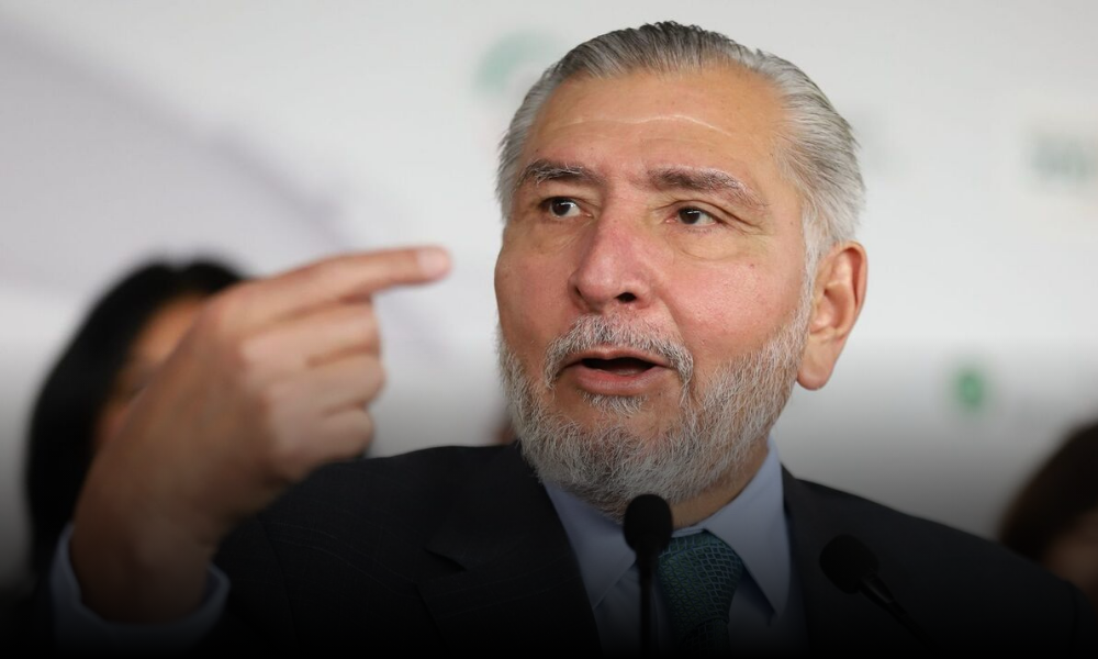 Adán Augusto López alista salida de la política nacional rumbo a Europa