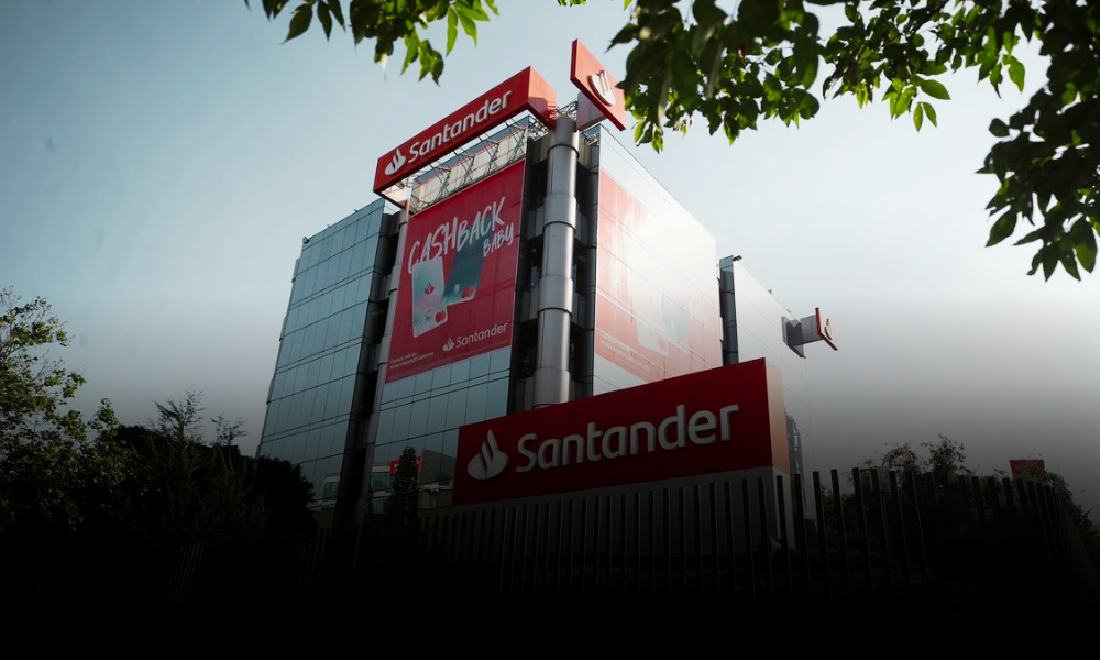 Santander benefició a casi 10 millones de personas en 2025: Educación y empleo como motores de cambio