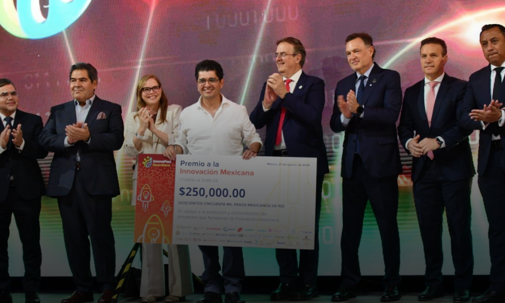 El secretario Marcelo Ebrard entregó el Premio a la Innovación Mexicana a 24 inventores y emprendedores